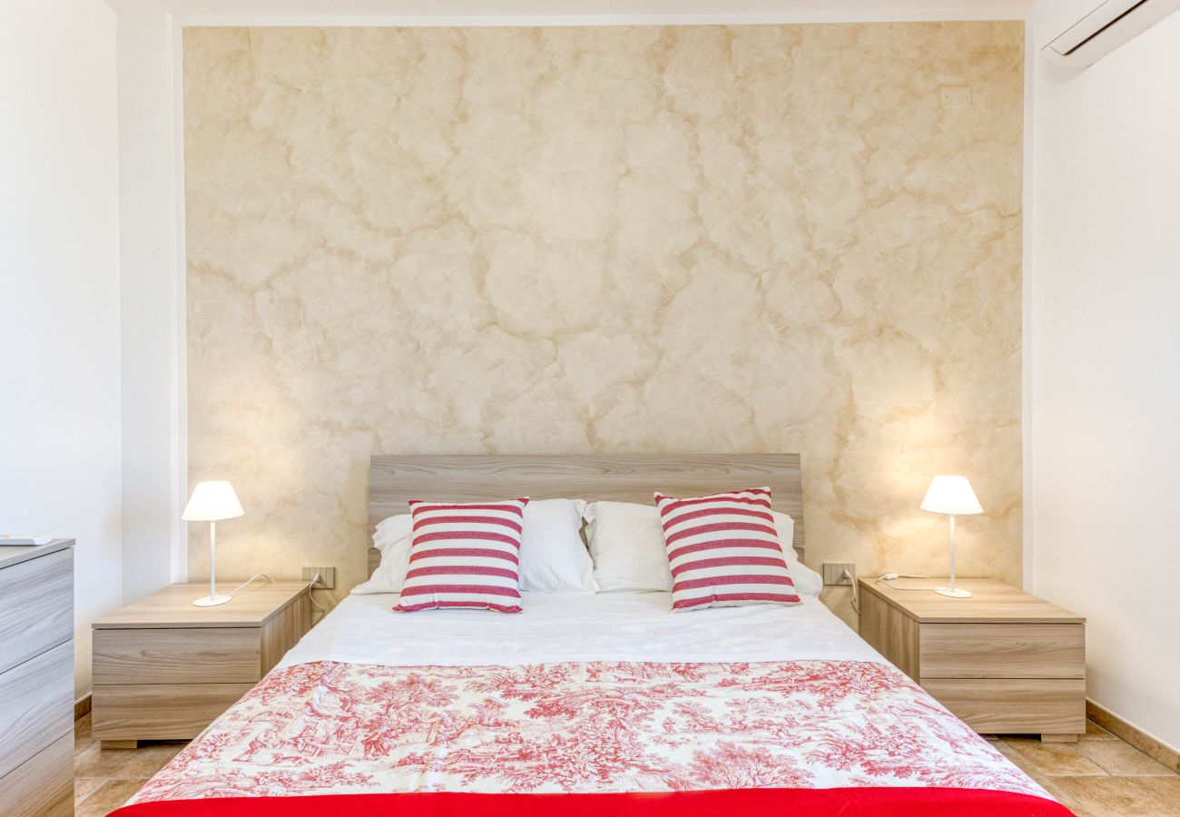 Villa in Lido Marini - Große Villa (2 Apt.) mit Pool & Jacuzzi