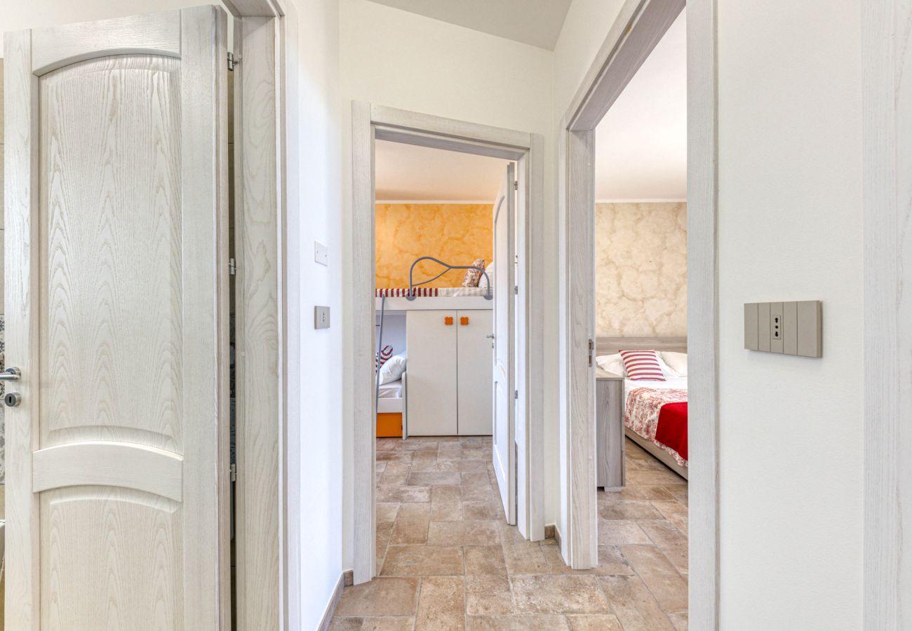 Villa in Lido Marini - Große Villa (2 Apt.) mit Pool & Jacuzzi