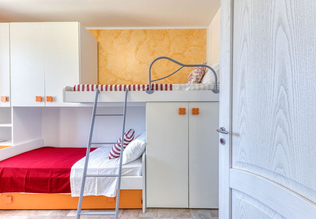 Villa in Lido Marini - Große Villa (2 Apt.) mit Pool & Jacuzzi