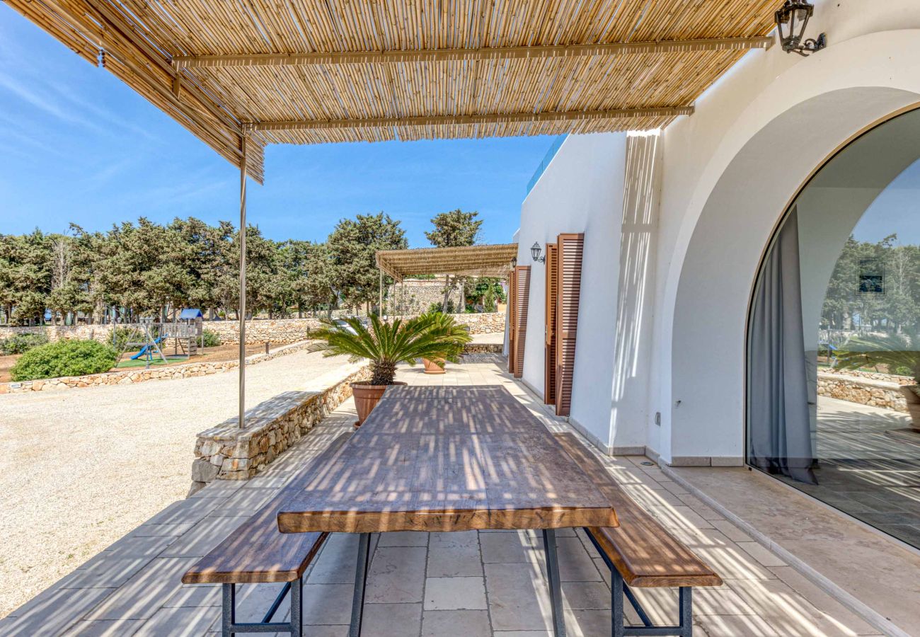 Villa in Lido Marini - Große Villa (2 Apt.) mit Pool & Jacuzzi