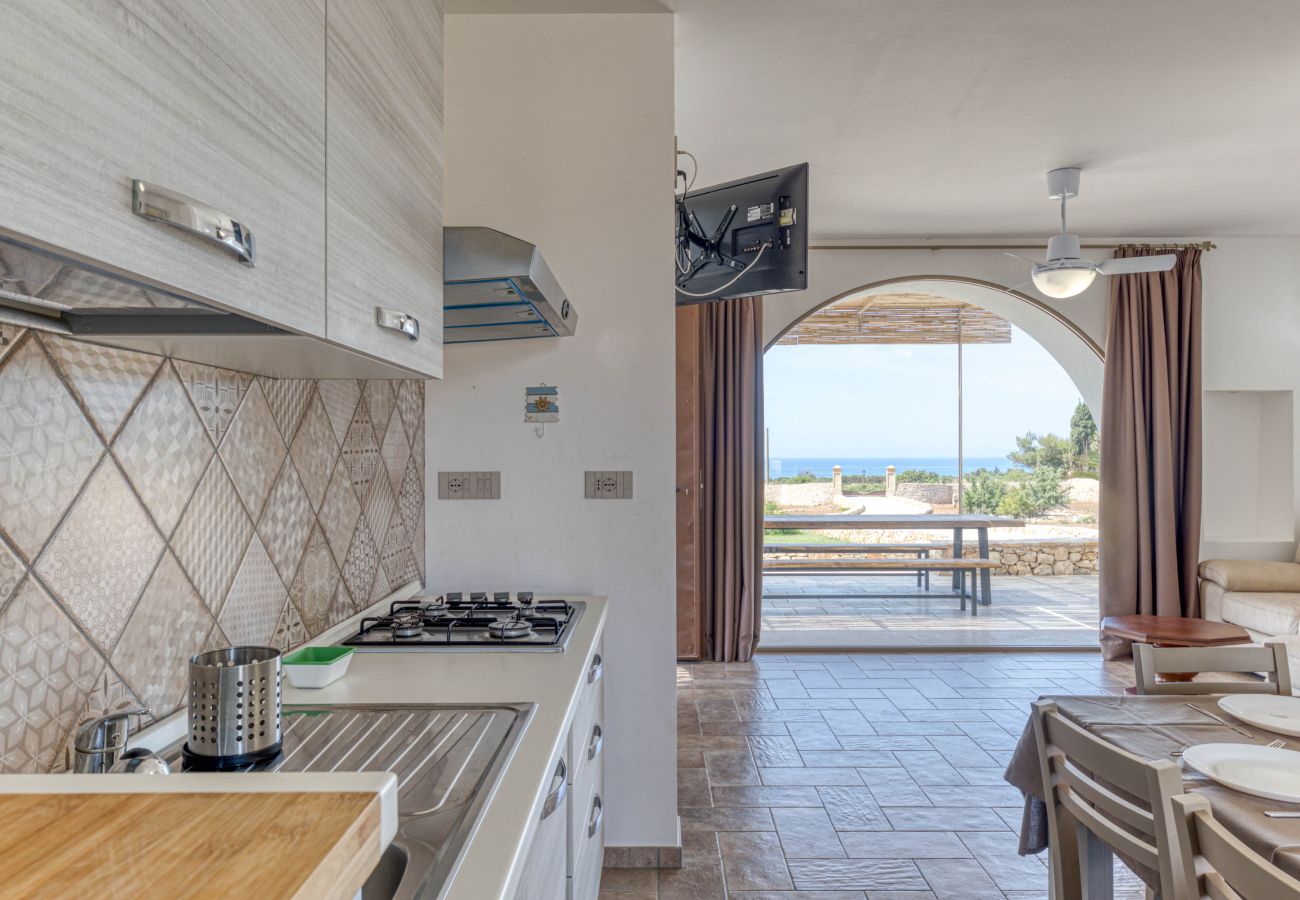 Villa in Lido Marini - Große Villa (2 Apt.) mit Pool & Jacuzzi