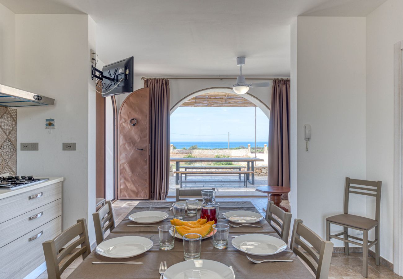 Villa in Lido Marini - Große Villa (2 Apt.) mit Pool & Jacuzzi
