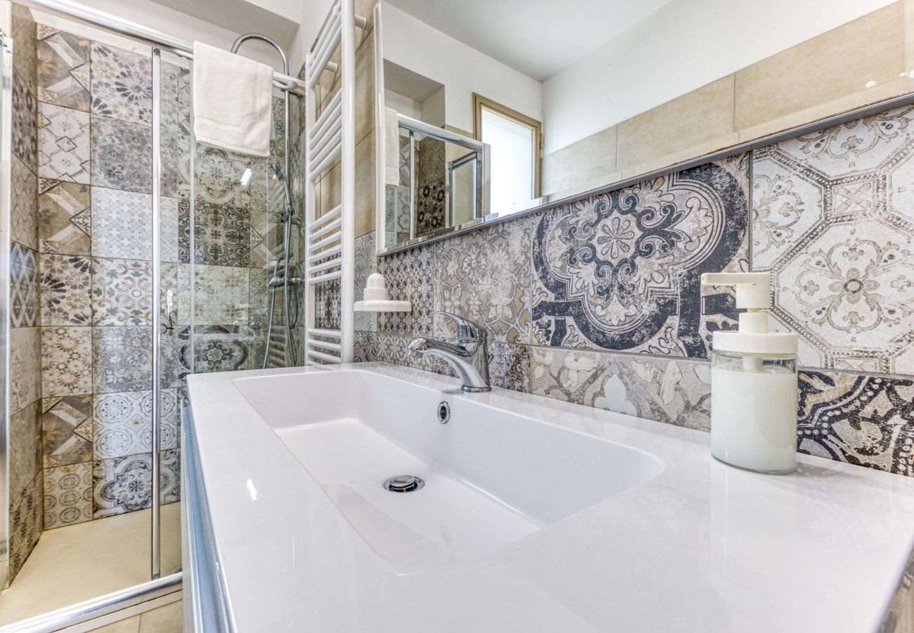 Villa in Lido Marini - Große Villa (2 Apt.) mit Pool & Jacuzzi