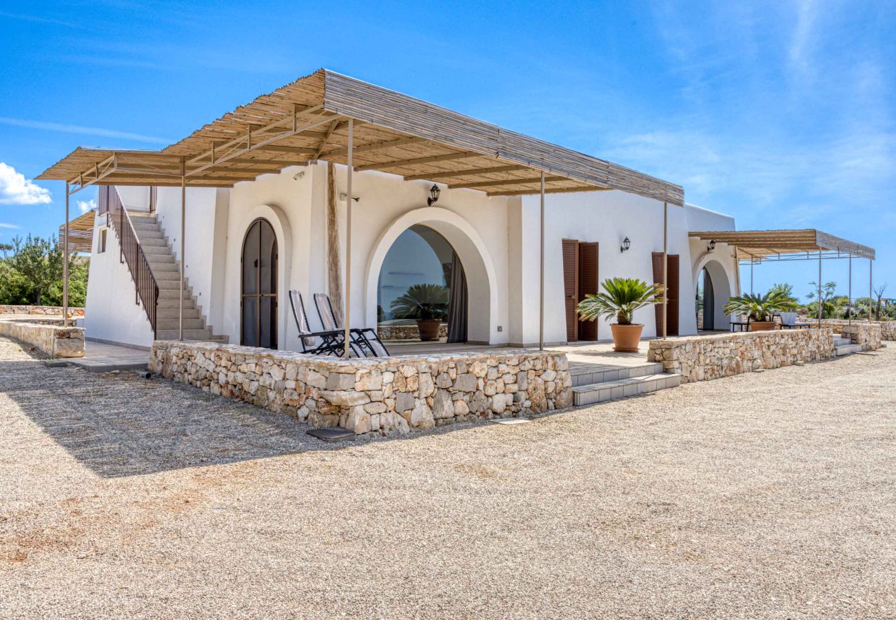 Villa in Lido Marini - Große Villa (2 Apt.) mit Pool & Jacuzzi