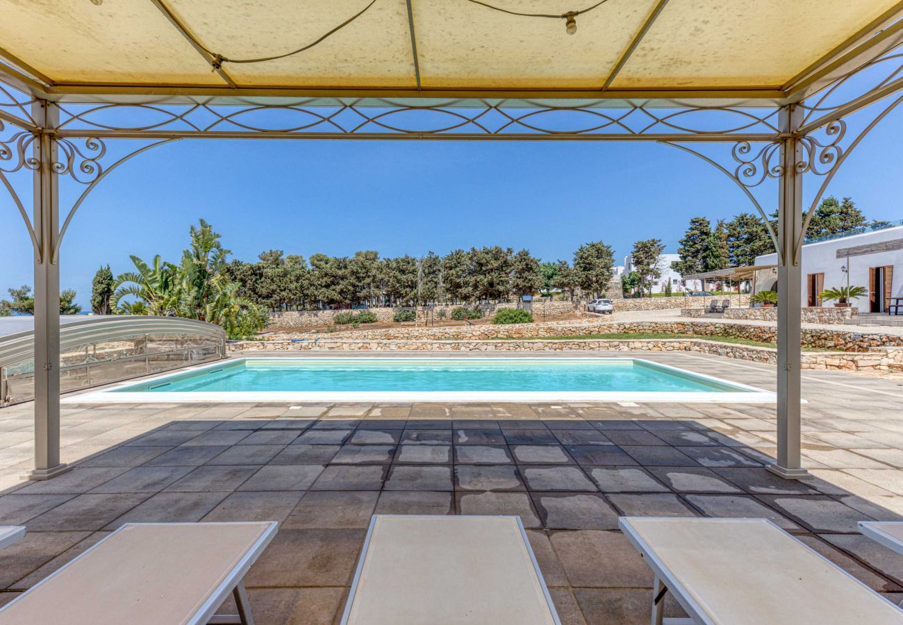 Villa in Lido Marini - Große Villa (2 Apt.) mit Pool & Jacuzzi