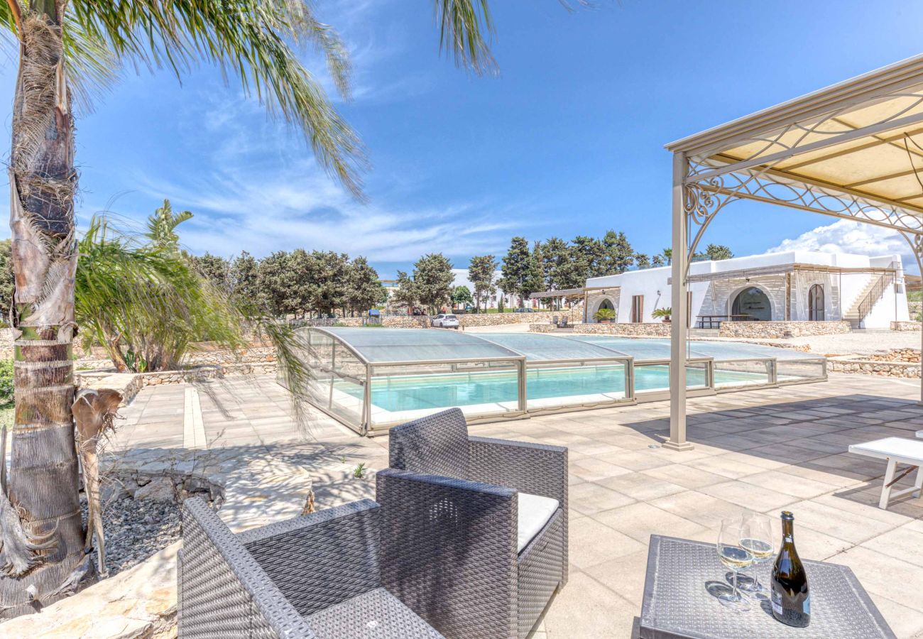Villa in Lido Marini - Große Villa (2 Apt.) mit Pool & Jacuzzi
