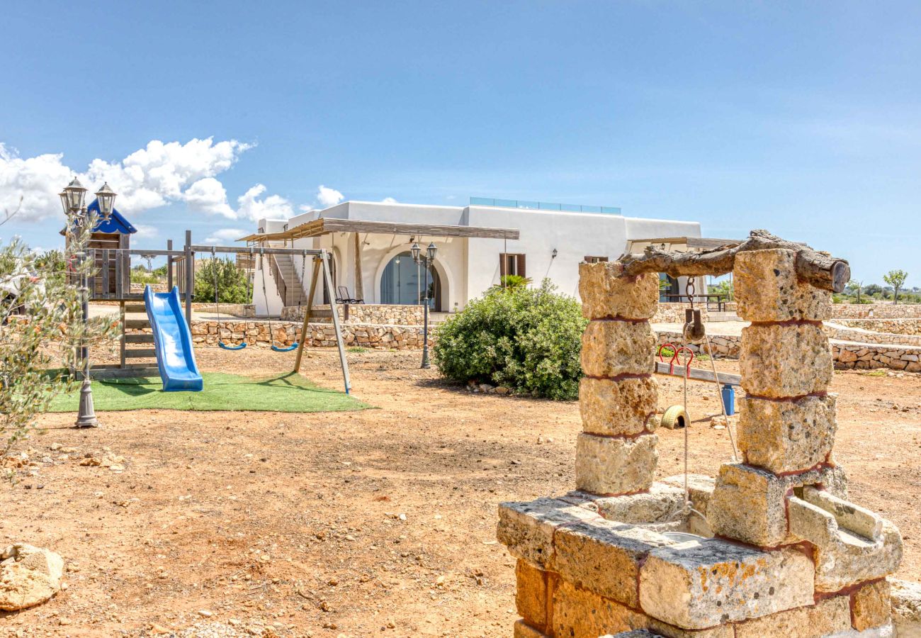 Villa in Lido Marini - Große Villa (2 Apt.) mit Pool & Jacuzzi