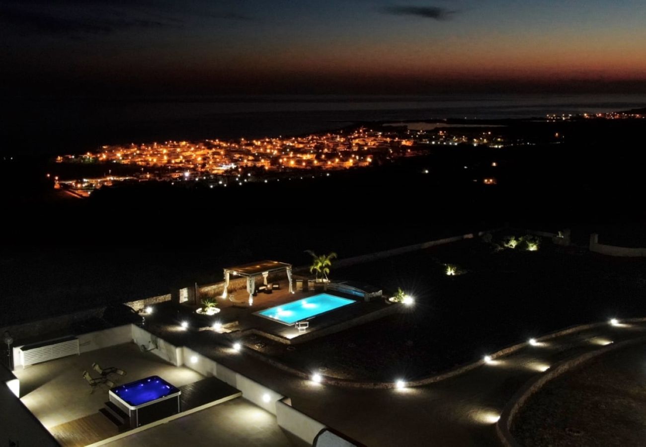 Villa in Lido Marini - Große Villa (2 Apt.) mit Pool & Jacuzzi