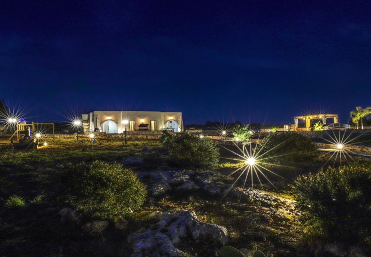 Villa in Lido Marini - Große Villa (2 Apt.) mit Pool & Jacuzzi