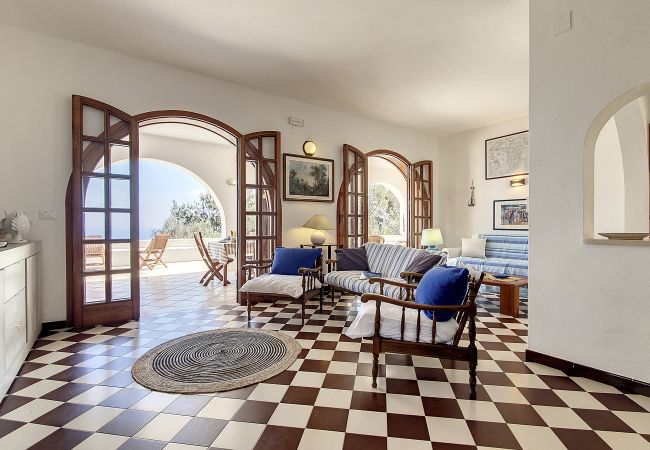 Villa in Leuca - Atemberaubend: Terrassenhaus mit 180°-Meerblick