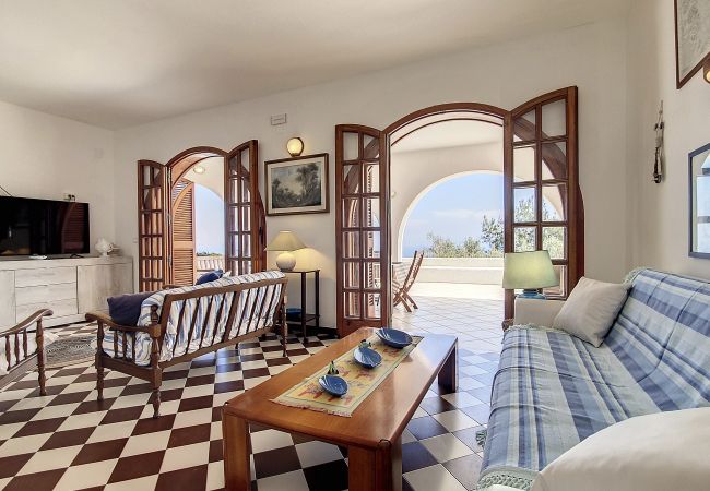 Villa in Leuca - Atemberaubend: Terrassenhaus mit 180°-Meerblick