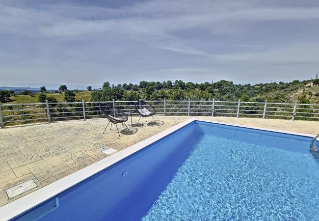 Ferienhaus in Porto Heli - Villa, Pool & Meerblick, 4 Minuten zum Strand