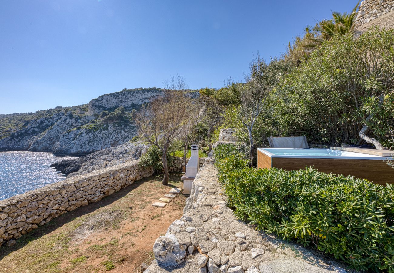 Trullo in Gagliano del Capo - Romantisches Steinhäuschen m. Whirlpool&Meerzugang