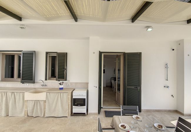 Ferienhaus in Marina di Felloniche - 250m vom Meer: Gesamtes Haus mit 2 Wohnungen