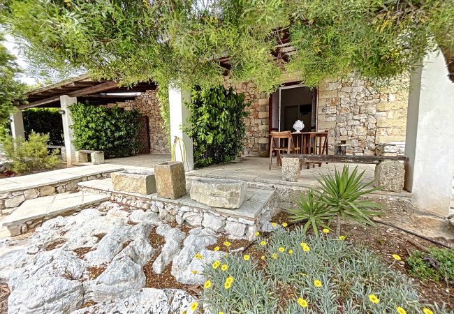 Villa in Torre Vado - Privates Anwesen mit Trullo, Pool und Meerblick