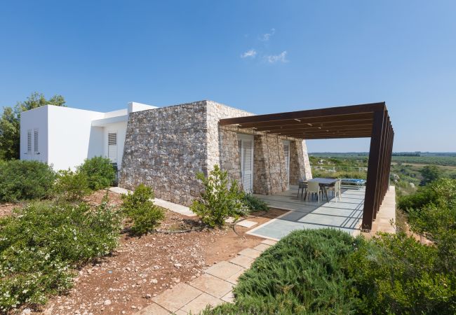 Villa in Torre Pali - Panorama-Villa mit schönem Pool in Strandnähe Villa in Torre Pali - Panorama-Villa mit schönem Pool in Strandnähe