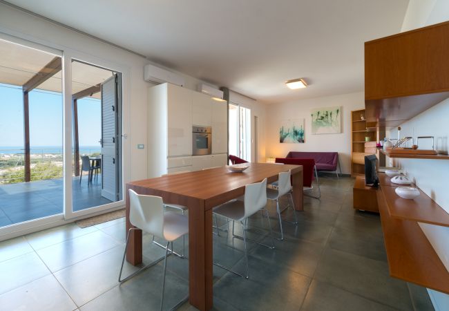 Villa in Torre Pali - Panorama-Villa mit schönem Pool in Strandnähe Villa in Torre Pali - Panorama-Villa mit schönem Pool in Strandnähe