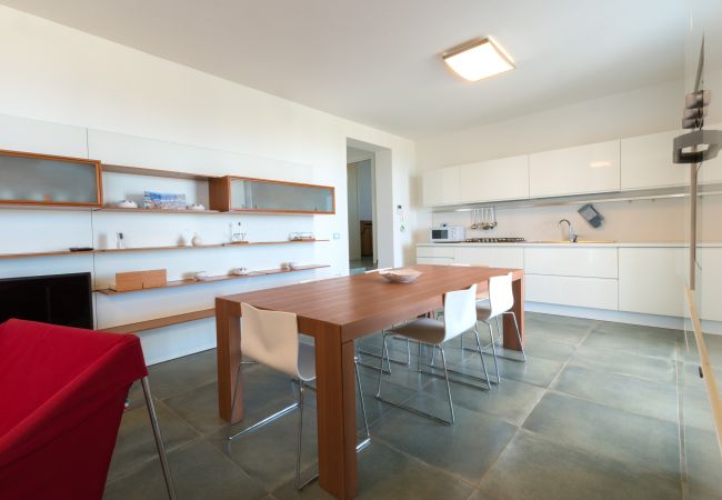 Villa in Torre Pali - Panorama-Villa mit schönem Pool in Strandnähe Villa in Torre Pali - Panorama-Villa mit schönem Pool in Strandnähe