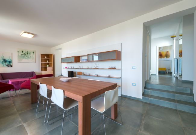 Villa in Torre Pali - Panorama-Villa mit schönem Pool in Strandnähe Villa in Torre Pali - Panorama-Villa mit schönem Pool in Strandnähe