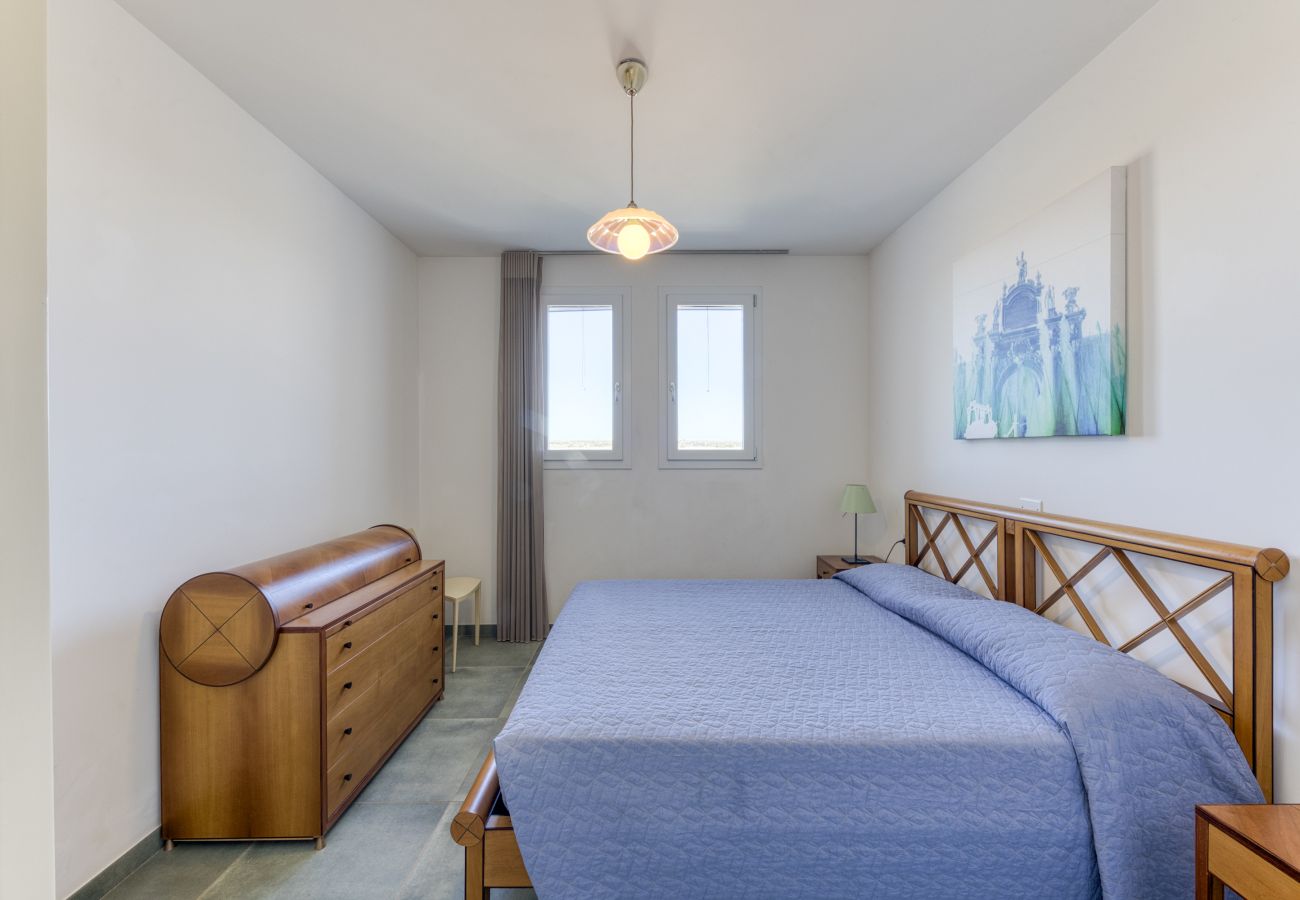 Villa in Torre Pali - Panorama-Villa mit schönem Pool in Strandnähe