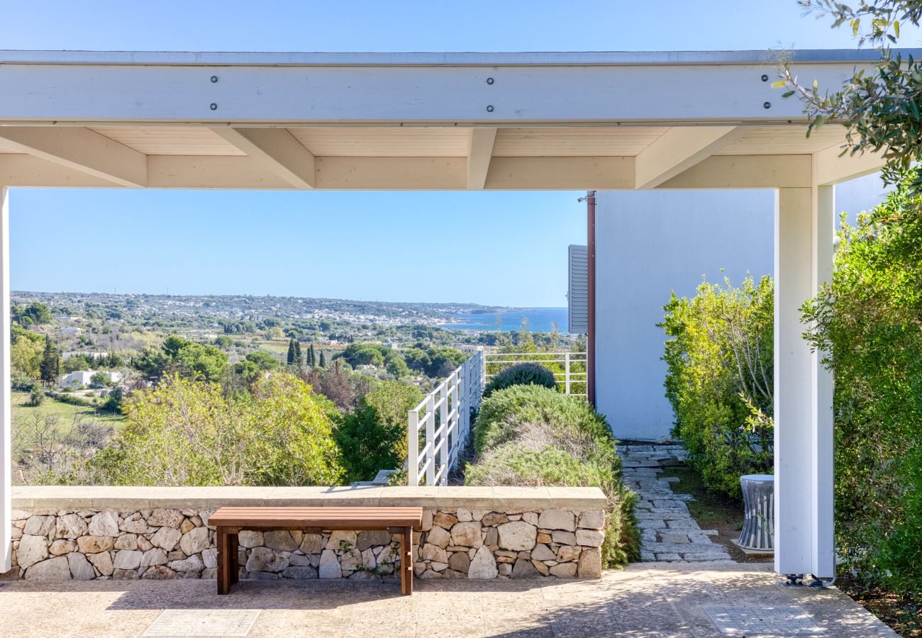 Villa in Torre Pali - Panorama-Villa mit schönem Pool in Strandnähe
