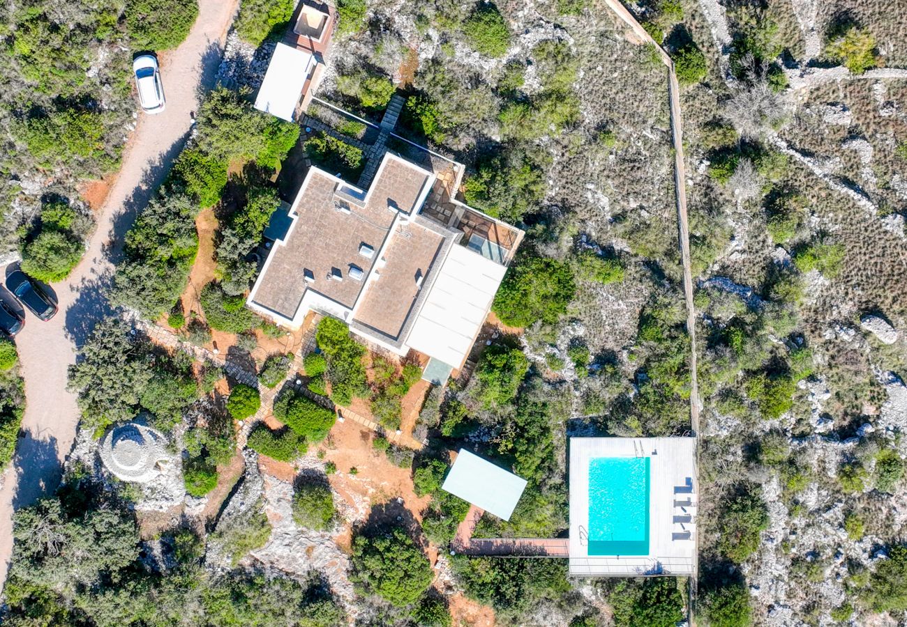 Villa in Torre Pali - Panorama-Villa mit schönem Pool in Strandnähe