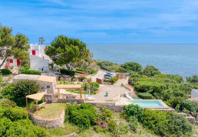 Villa in Torre Vado - Steinhäuschen mit Infinity-Pool u. Sonnenuntergangblick Villa in Torre Vado - Steinhäuschen mit Infinity-Pool u. Sonnenuntergangblick