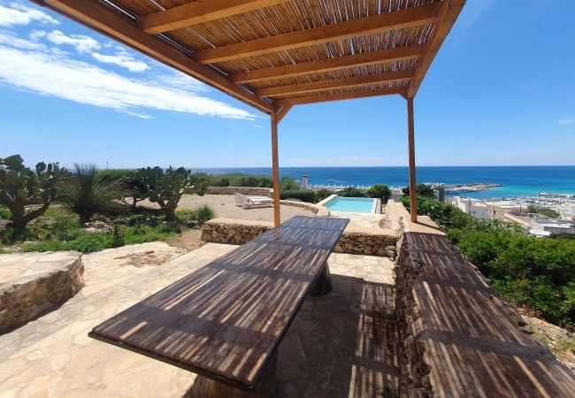 Villa in Torre Vado - Steinhäuschen mit Infinity-Pool u. Sonnenuntergangblick Villa in Torre Vado - Steinhäuschen mit Infinity-Pool u. Sonnenuntergangblick