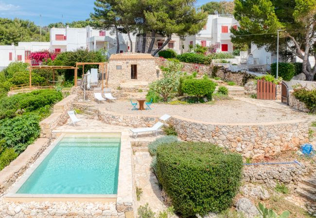 Villa in Torre Vado - Steinhäuschen mit Infinity-Pool u. Sonnenuntergangblick Villa in Torre Vado - Steinhäuschen mit Infinity-Pool u. Sonnenuntergangblick