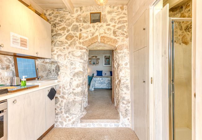 Villa in Torre Vado - Steinhäuschen mit Infinity-Pool u. Sonnenuntergangblick Villa in Torre Vado - Steinhäuschen mit Infinity-Pool u. Sonnenuntergangblick