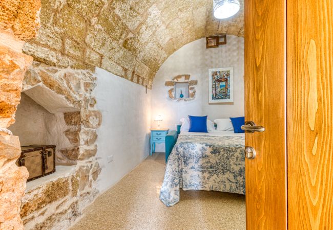 Villa in Torre Vado - Steinhäuschen mit Infinity-Pool u. Sonnenuntergangblick Villa in Torre Vado - Steinhäuschen mit Infinity-Pool u. Sonnenuntergangblick