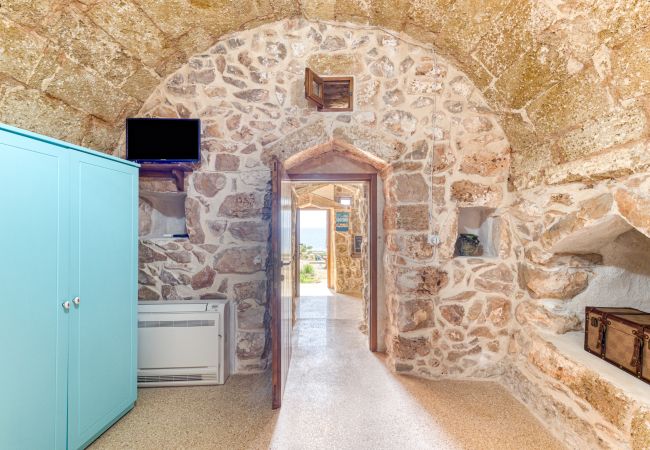 Villa in Torre Vado - Steinhäuschen mit Infinity-Pool u. Sonnenuntergangblick Villa in Torre Vado - Steinhäuschen mit Infinity-Pool u. Sonnenuntergangblick