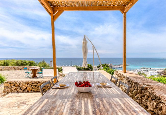 Villa in Torre Vado - Steinhäuschen mit Infinity-Pool u. Sonnenuntergangblick Villa in Torre Vado - Steinhäuschen mit Infinity-Pool u. Sonnenuntergangblick