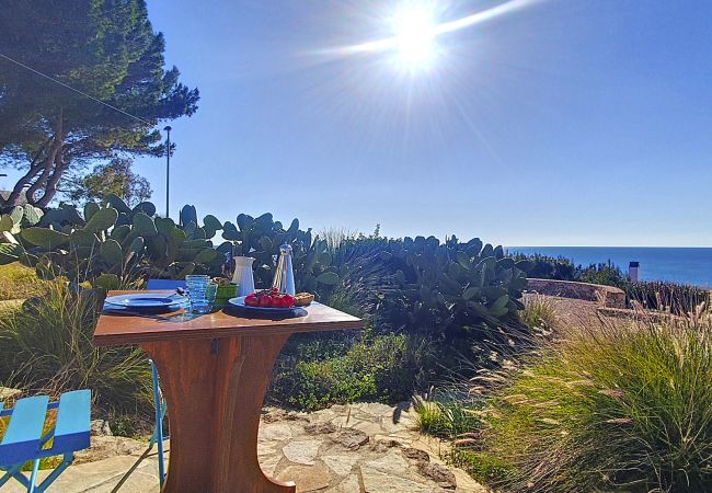 Villa in Torre Vado - Steinhäuschen mit Infinity-Pool u. Sonnenuntergangblick Villa in Torre Vado - Steinhäuschen mit Infinity-Pool u. Sonnenuntergangblick