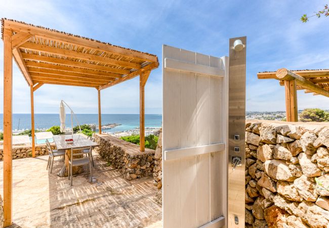 Villa in Torre Vado - Steinhäuschen mit Infinity-Pool u. Sonnenuntergangblick Villa in Torre Vado - Steinhäuschen mit Infinity-Pool u. Sonnenuntergangblick