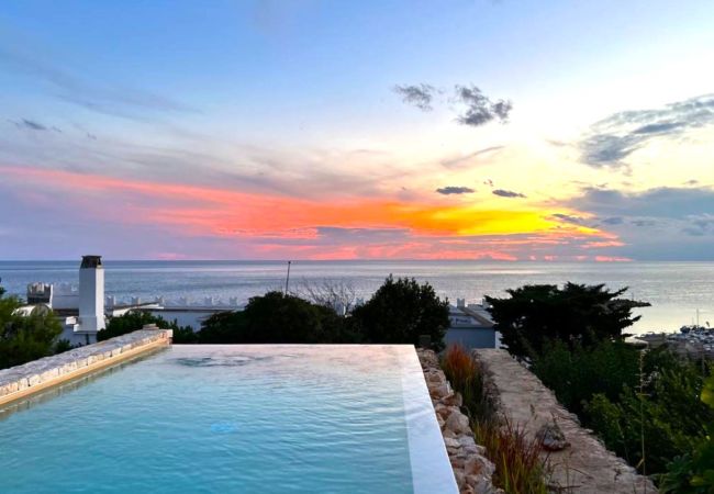 Villa in Torre Vado - Steinhäuschen mit Infinity-Pool u. Sonnenuntergangblick Villa in Torre Vado - Steinhäuschen mit Infinity-Pool u. Sonnenuntergangblick
