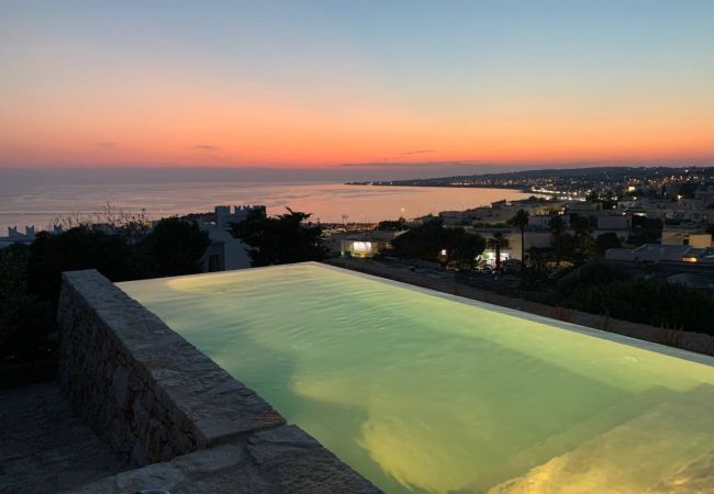 Villa in Torre Vado - Steinhäuschen mit Infinity-Pool u. Sonnenuntergangblick Villa in Torre Vado - Steinhäuschen mit Infinity-Pool u. Sonnenuntergangblick