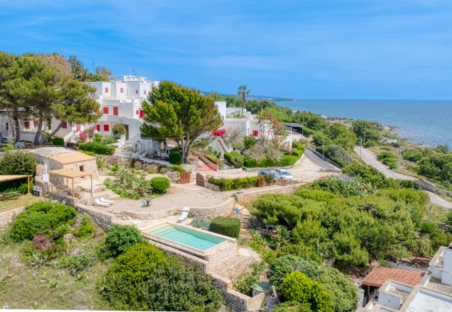 Villa in Torre Vado - Steinhäuschen mit Infinity-Pool u. Sonnenuntergangblick Villa in Torre Vado - Steinhäuschen mit Infinity-Pool u. Sonnenuntergangblick