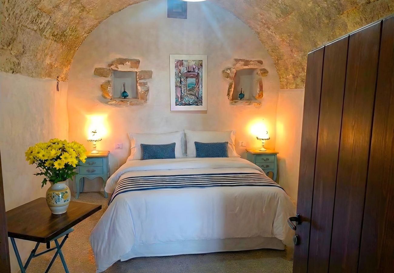 Villa in Torre Vado - Steinhäuschen mit Infinity-Pool u. Sonnenuntergangblick