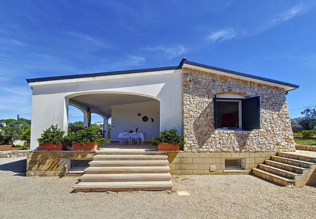 Villa in Pescoluse - 2 km zum Sandstrand: Hübsche Villa mit Pool