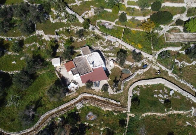 Trullo in Tricase - Verwunschenes Häuschen mit Meerblick in Meeresnähe Trullo in Tricase - Verwunschenes Häuschen mit Meerblick in Meeresnähe