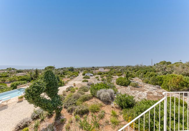 Villa in Pescoluse - Traditionelles Trulli-Anwesen mit Pool & Meerblick Villa in Pescoluse - Traditionelles Trulli-Anwesen mit Pool & Meerblick