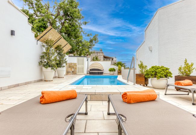 Villa in Castro - Hübsches Altstadthaus mit Pool, 200m vom Meer Villa in Castro - Hübsches Altstadthaus mit Pool, 200m vom Meer