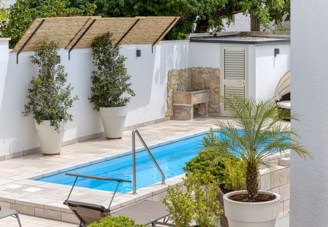 Villa in Castro - Hübsches Altstadthaus mit Pool, 200m vom Meer Villa in Castro - Hübsches Altstadthaus mit Pool, 200m vom Meer