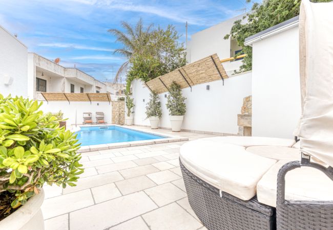 Villa in Castro - Hübsches Altstadthaus mit Pool, 200m vom Meer Villa in Castro - Hübsches Altstadthaus mit Pool, 200m vom Meer