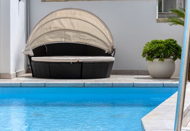 Villa in Castro - Hübsches Altstadthaus mit Pool, 200m vom Meer Villa in Castro - Hübsches Altstadthaus mit Pool, 200m vom Meer