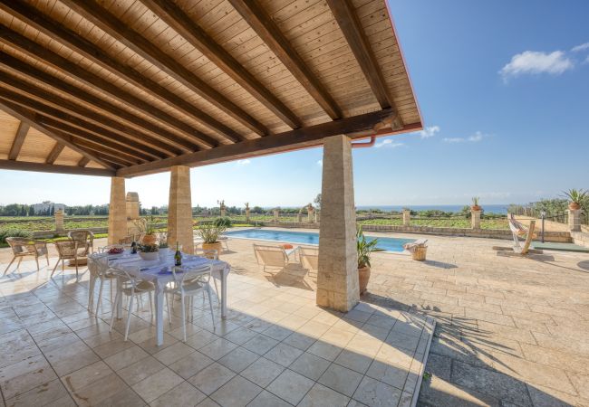 Villa in Salve - 2km vom Sandstrand: Pool-Ferienhaus mit Meerblick Villa in Salve - 2km vom Sandstrand: Pool-Ferienhaus mit Meerblick