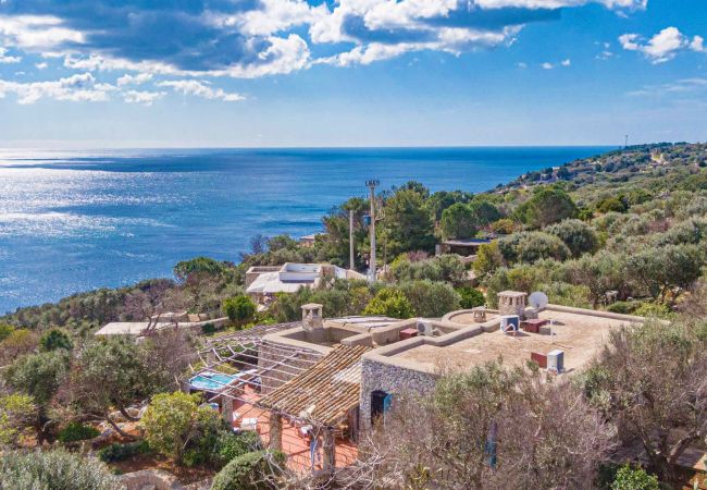 Ferienhaus in Gagliano del Capo - Villa mit beheiztem Außenpool und 180°-Meerblick Ferienhaus in Gagliano del Capo - Villa mit beheiztem Außenpool und 180°-Meerblick