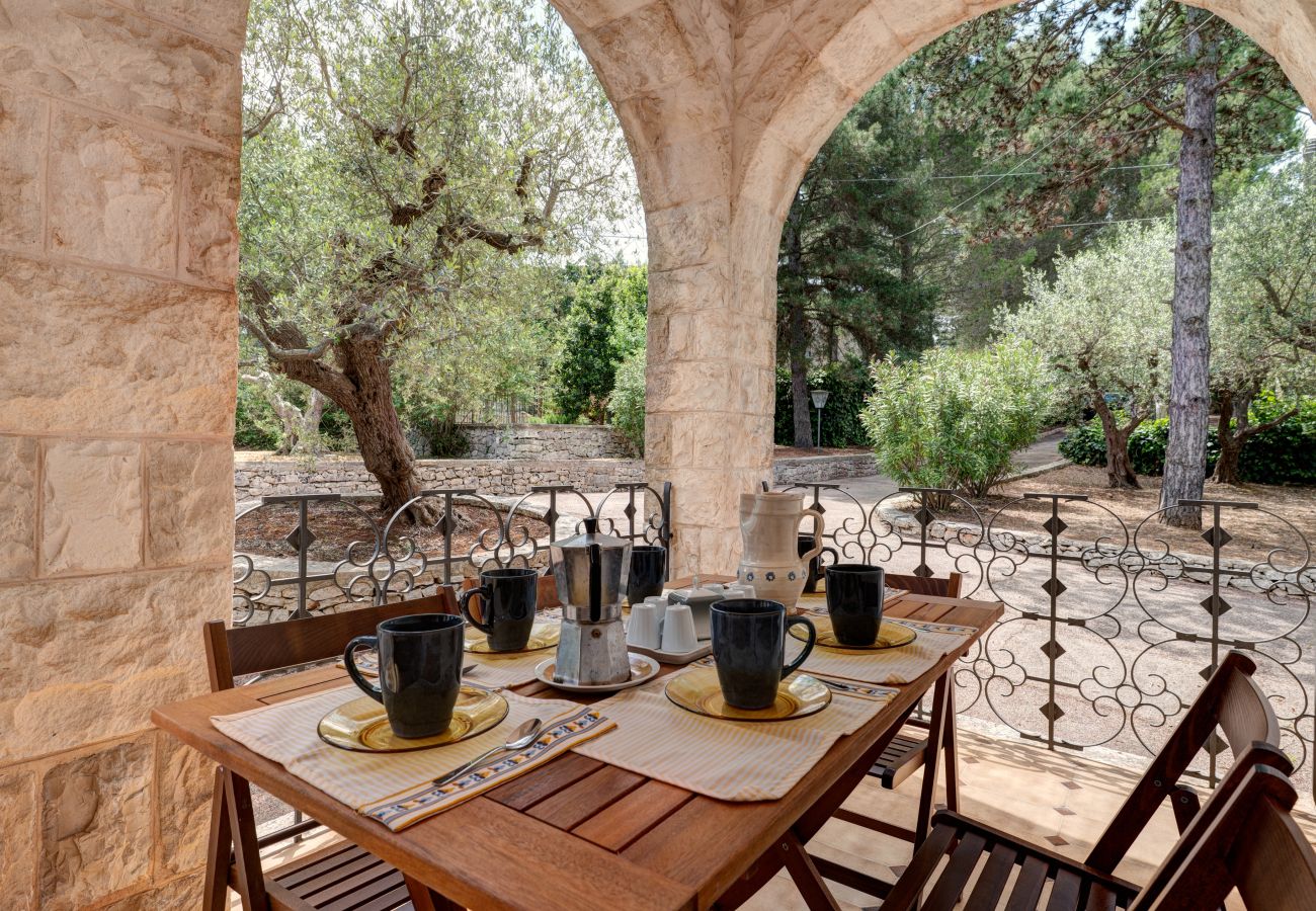 Villa in Fasano - Charmantes Haus mit beheizbarem Pool & Park