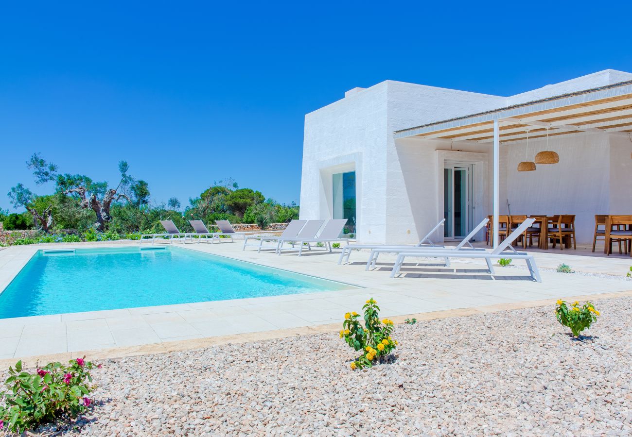 Villa in Torre Vado - Moderne Highend-Villa mit Pool 2km from Meer